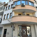 аpartment - Free Street Parking & Self Check - In, Two Bedrooms