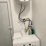 аpartment - Free Street Parking & Self Check - In, Two Bedrooms *