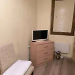 аpartment - Free Street Parking & Self Check - In, Two Bedrooms