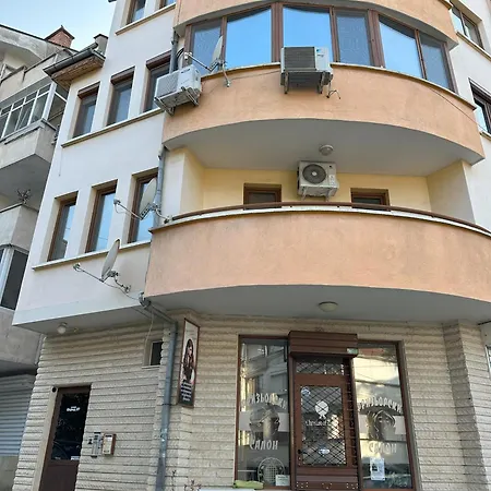 аpartment - Free Street Parking & Self Check - In, Two Bedrooms