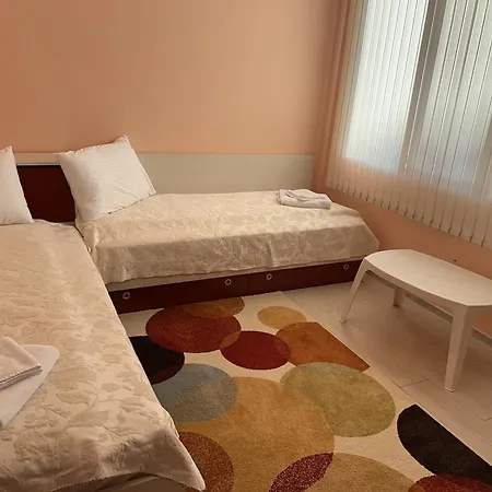 аpartment - Free Street Parking & Self Check - In, Two Bedrooms