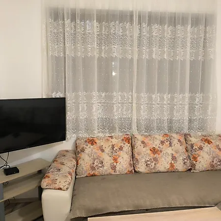 аpartment - Free Street Parking & Self Check - In, Two Bedrooms ستارا زاغورا