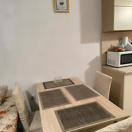 аpartment - Free Street Parking & Self Check - In, Two Bedrooms *