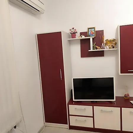 аpartment - Free Street Parking & Self Check - In, Two Bedrooms ستارا زاغورا