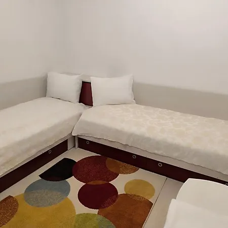 аpartment - Free Street Parking & Self Check - In, Two Bedrooms