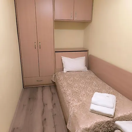 аpartment - Free Street Parking & Self Check - In, Two Bedrooms *